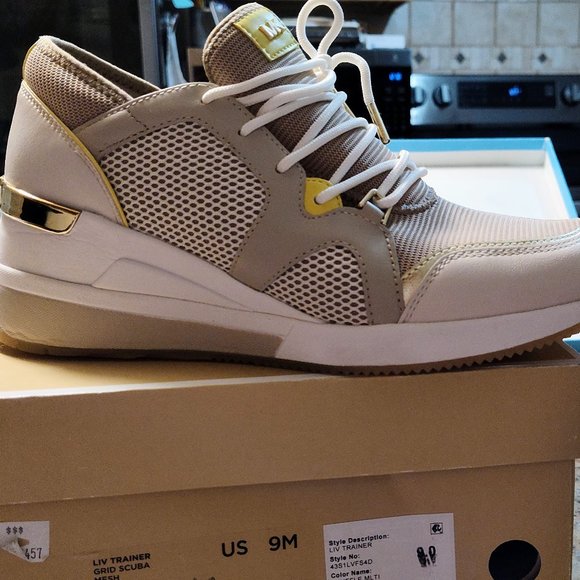 Michael Kors ladies sneakers leather new with box size 9 $100. - Picture 1 of 12